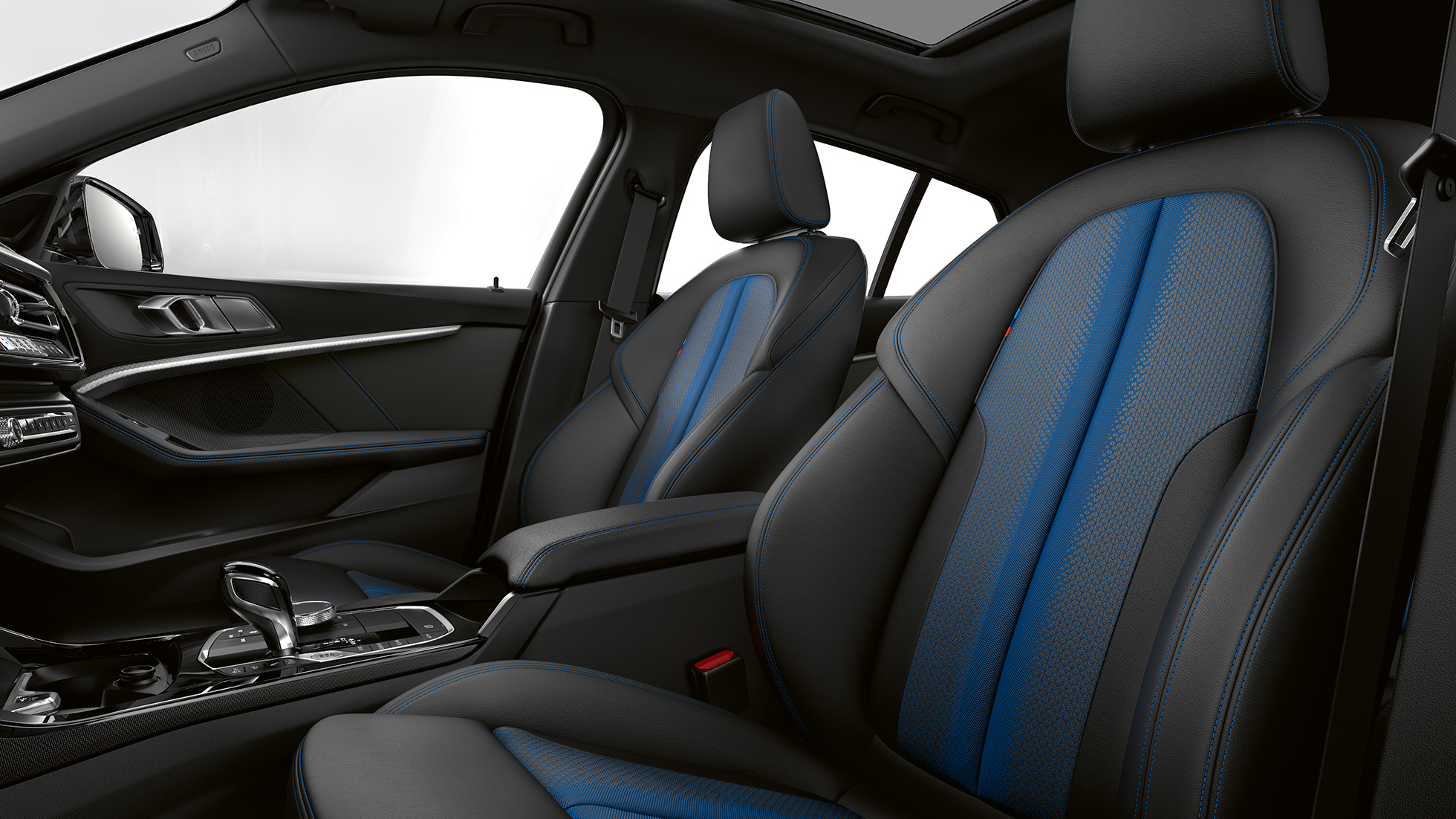 M sporta sēdekļi. BMW 1. sērijas M Sport modelis, salons ar M Sport sēdekļiem.