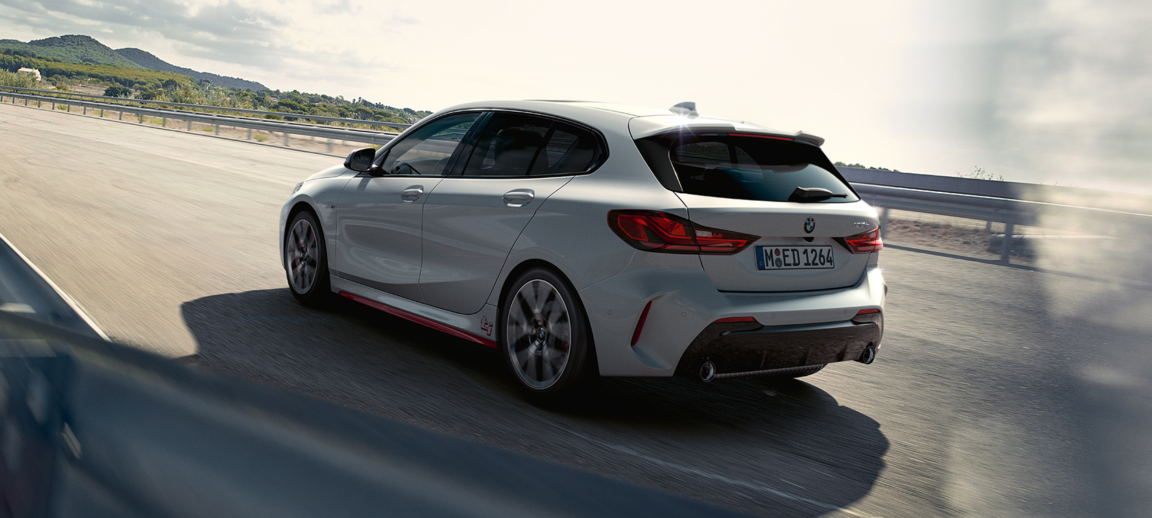BMW 1. sērijas 128ti, trīs ceturtdaļu aizmugures skats BMW 1. sērijas 128ti, F40, trīs ceturtdaļu aizmugures skats, braucošs automobilis