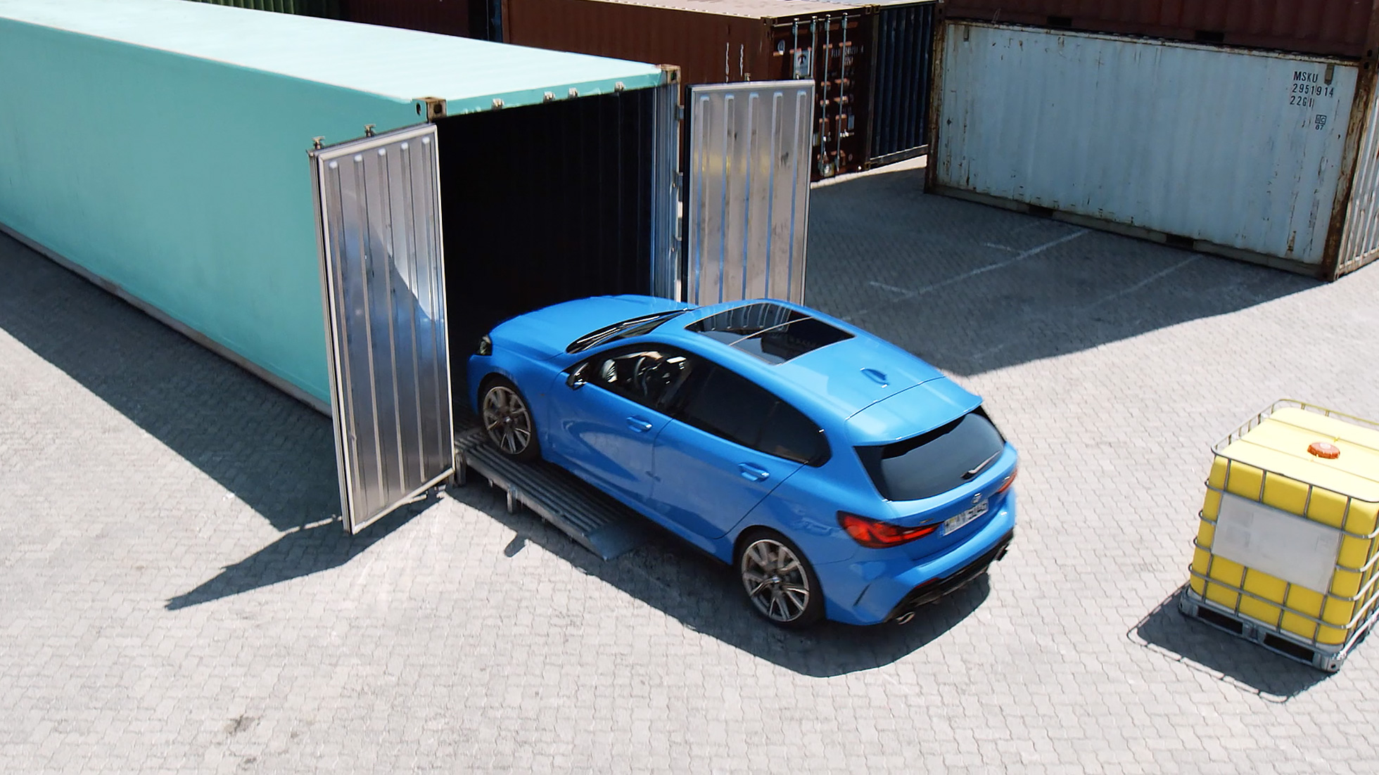 BMW 1. sērijas novietošanas palīgs. BMW 1. sērijas novietošanas palīgs, ieskaitot atpakaļgaitas asistentu.