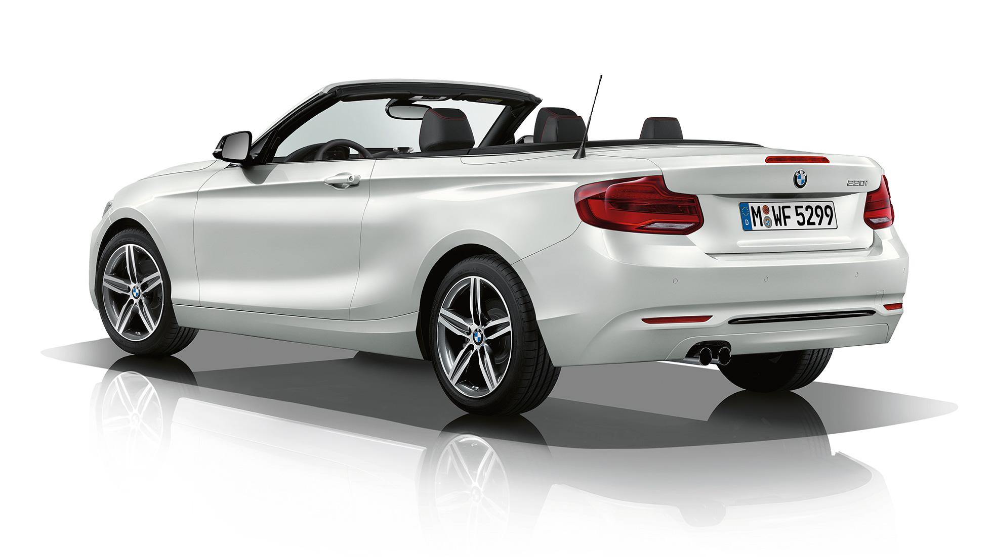 BMW 2. sērijas Cabrio, Sport Line modeļa trīs ceturtdaļu aizmugures skats BMW 2. sērijas Cabrio, Sport Line modeļa trīs ceturtdaļu aizmugures skats