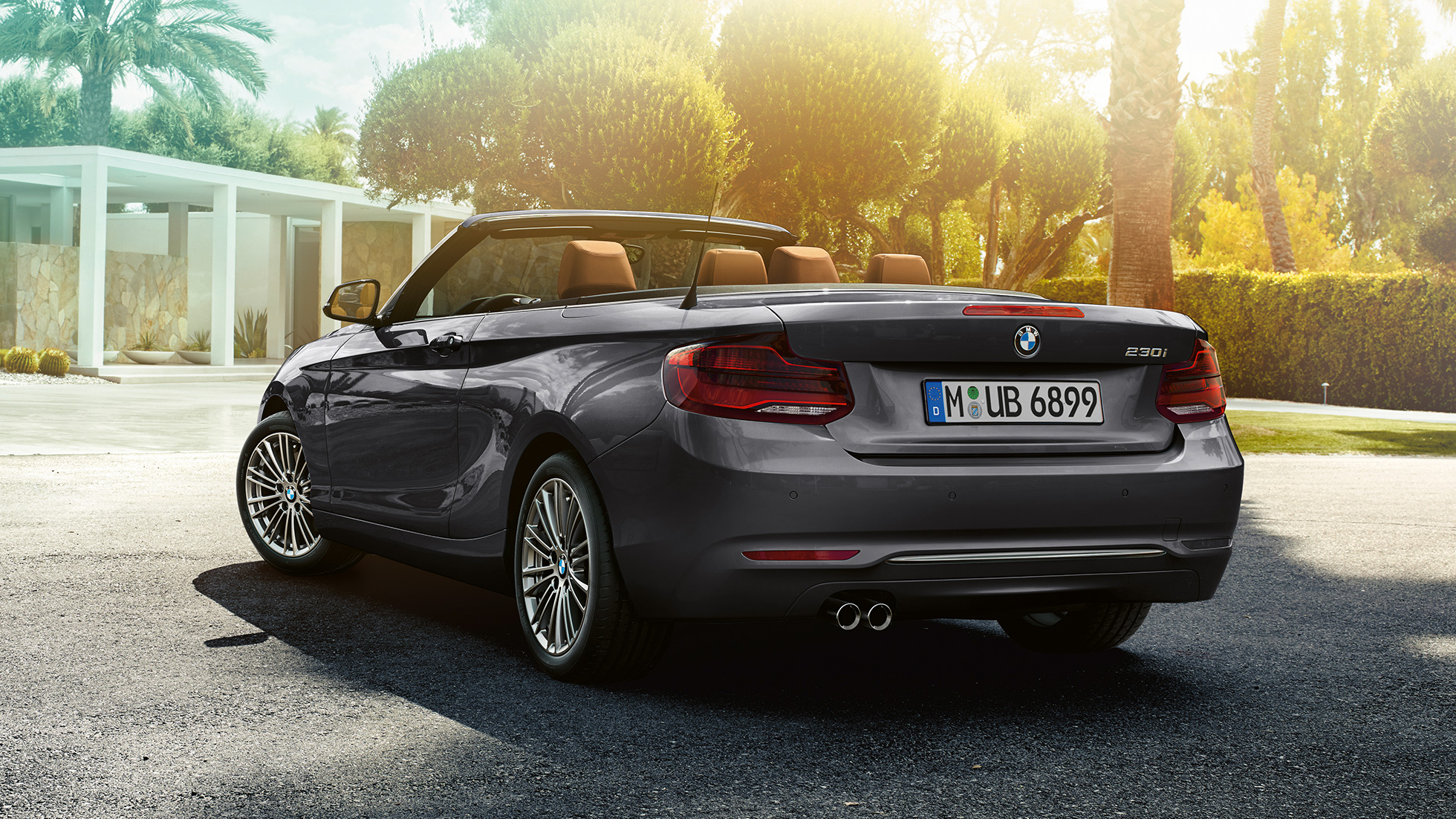 BMW 2. sērijas Cabrio, trīs ceturtdaļu aizmugures skats BMW 2. sērijas Cabrio, trīs ceturtdaļu aizmugures skats