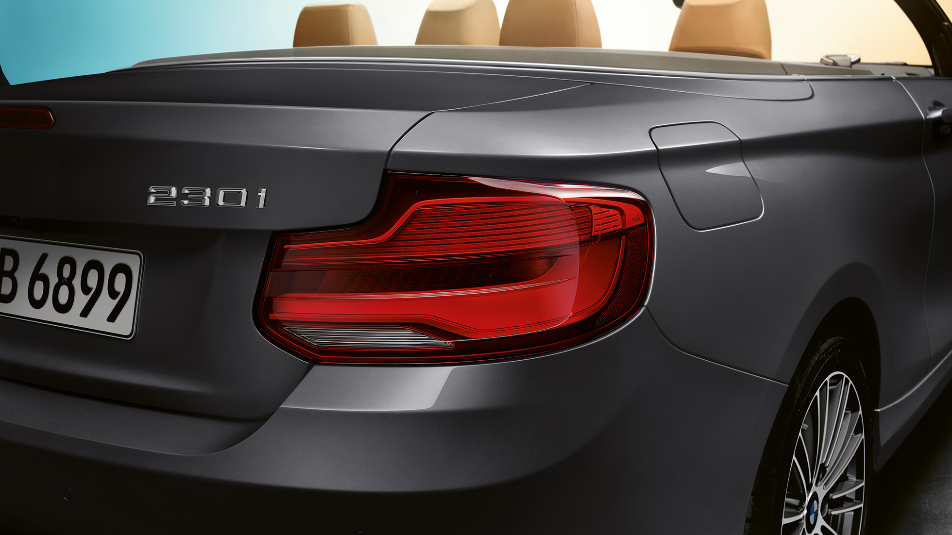 BMW 2. sērijas Cabrio, modeļa nosaukums aizmugurē BMW 2. sērijas Cabrio, modeļa nosaukums aizmugurē