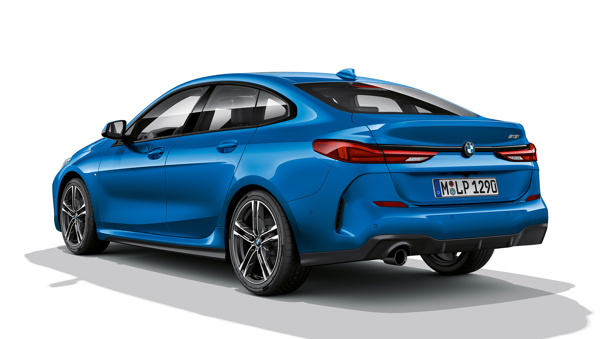 BMW Individual mirdzoša Shadow Line apdare, BMW 2. sērijas Gran Coupé, M Sport modelis BMW Individual mirdzoša Shadow Line apdare, BMW 2. sērijas Gran Coupé, M Sport modelis, metāliska Misano Blue krāsa, F44, trīs ceturtdaļu sānskats