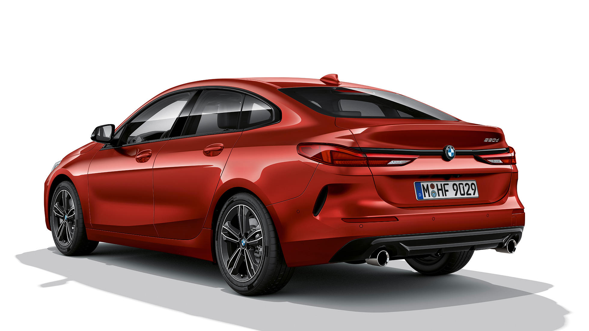 BMW Individual mirdzoša Shadow Line apdare, BMW 2. sērijas Gran Coupé, Sport Line modelis BMW Individual mirdzoša Shadow Line apdare, BMW 2. sērijas Gran Coupé, M Sport modelis, Melbourne Red krāsa, F44, trīs ceturtdaļu aizmugures skats