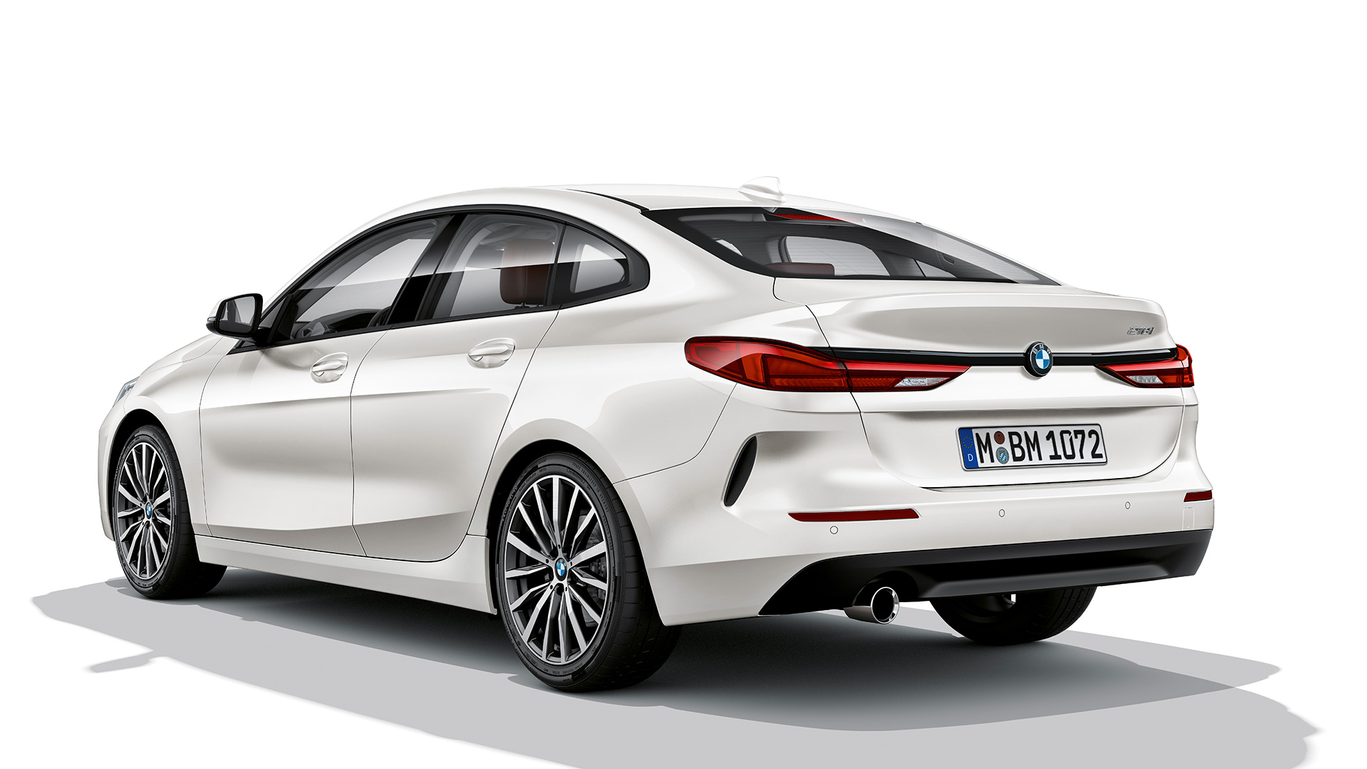 Vieglmetāla diski, BMW 2. sērijas Gran Coupé, Advantage modelis Vieglmetāla diski, BMW 2. sērijas Gran Coupé, Advantage modelis, Mineral White krāsa, F44, trīs ceturtdaļu aizmugures skats