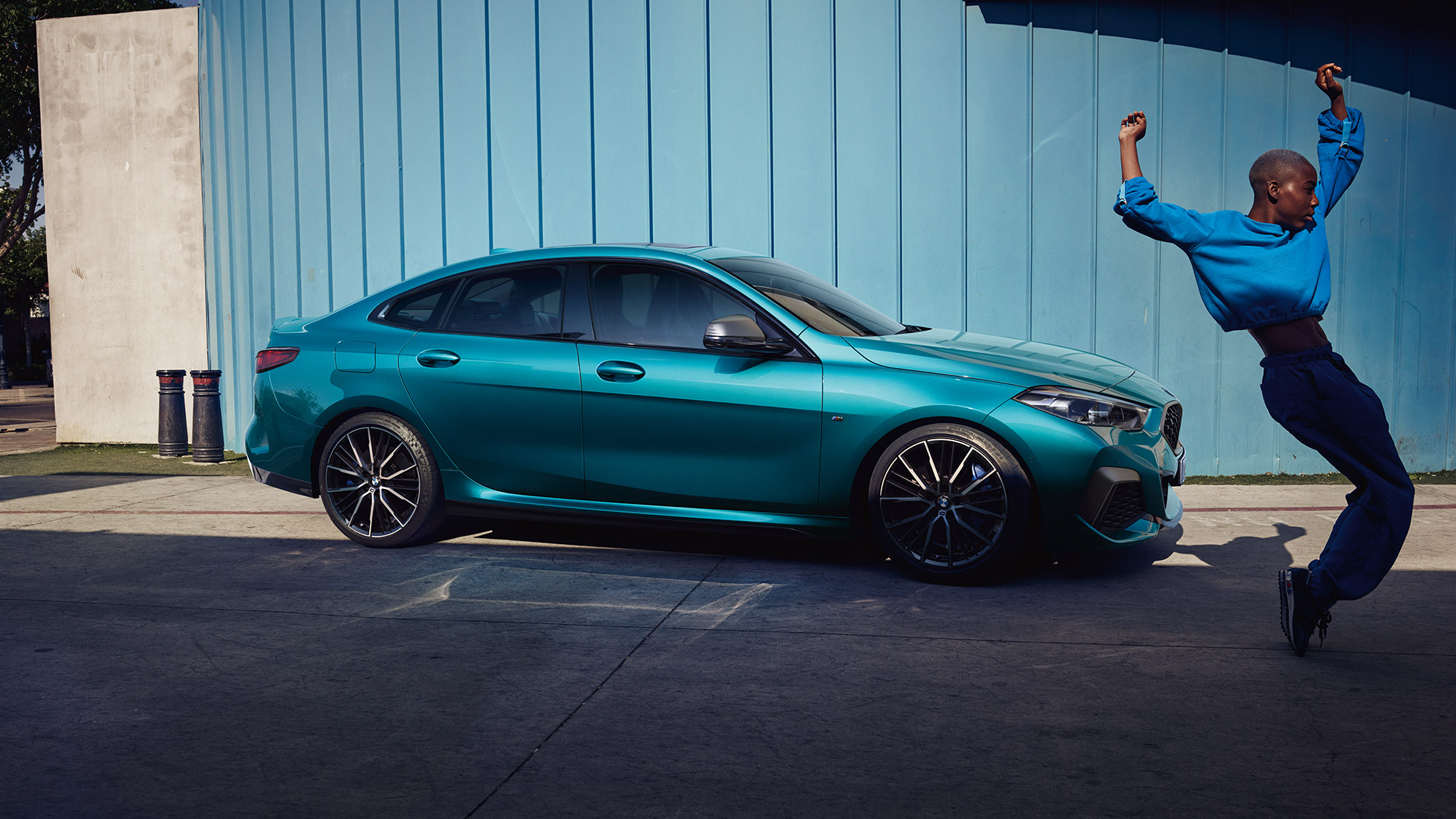 Pievilcīgs Coupé siluets, BMW 2. sērijas Gran Coupé Pievilcīgs Coupé siluets, BMW 2. sērijas Gran Coupé, metāliska Snapper Rocks Blue krāsa, F44, sānskats