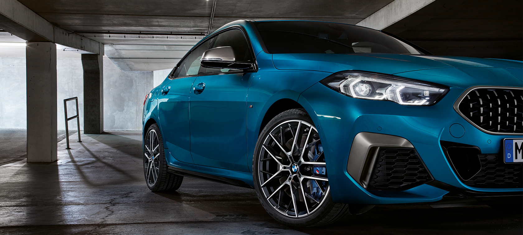 BMW 2. sērijas Gran Coupé, trīs ceturtdaļu priekšpuses skats BMW 2. sērijas Gran Coupé, metāliska Snapper Rocks Blue krāsa, F44, trīs ceturtdaļu priekšpuses skats