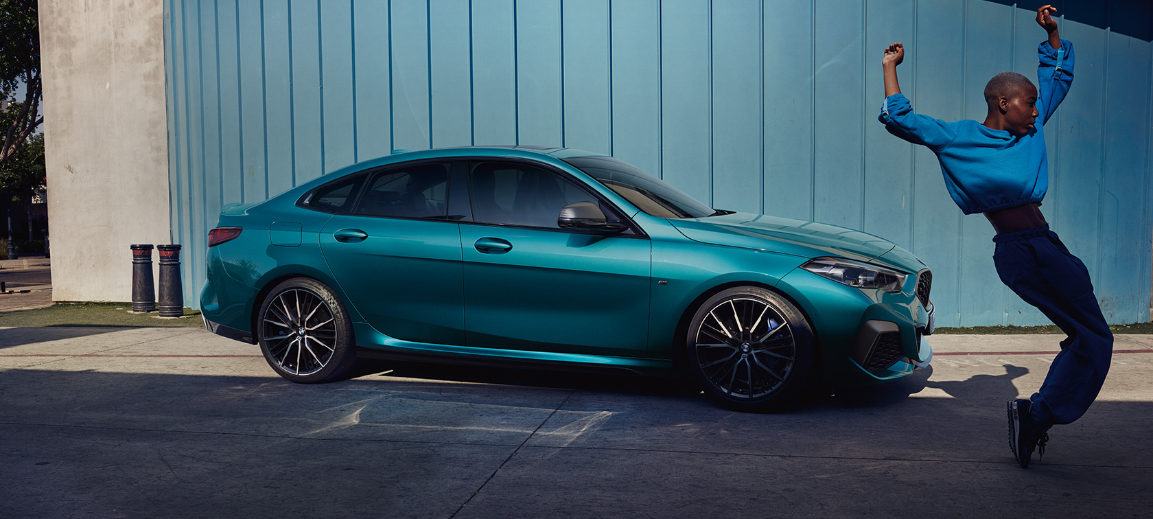 BMW 2. sērijas Gran Coupé piedāvājumi un pakalpojumi BMW 2. sērijas Gran Coupé piedāvājumi un pakalpojumi, metāliska Snapper Rocks Blue krāsa, F44, sānskats