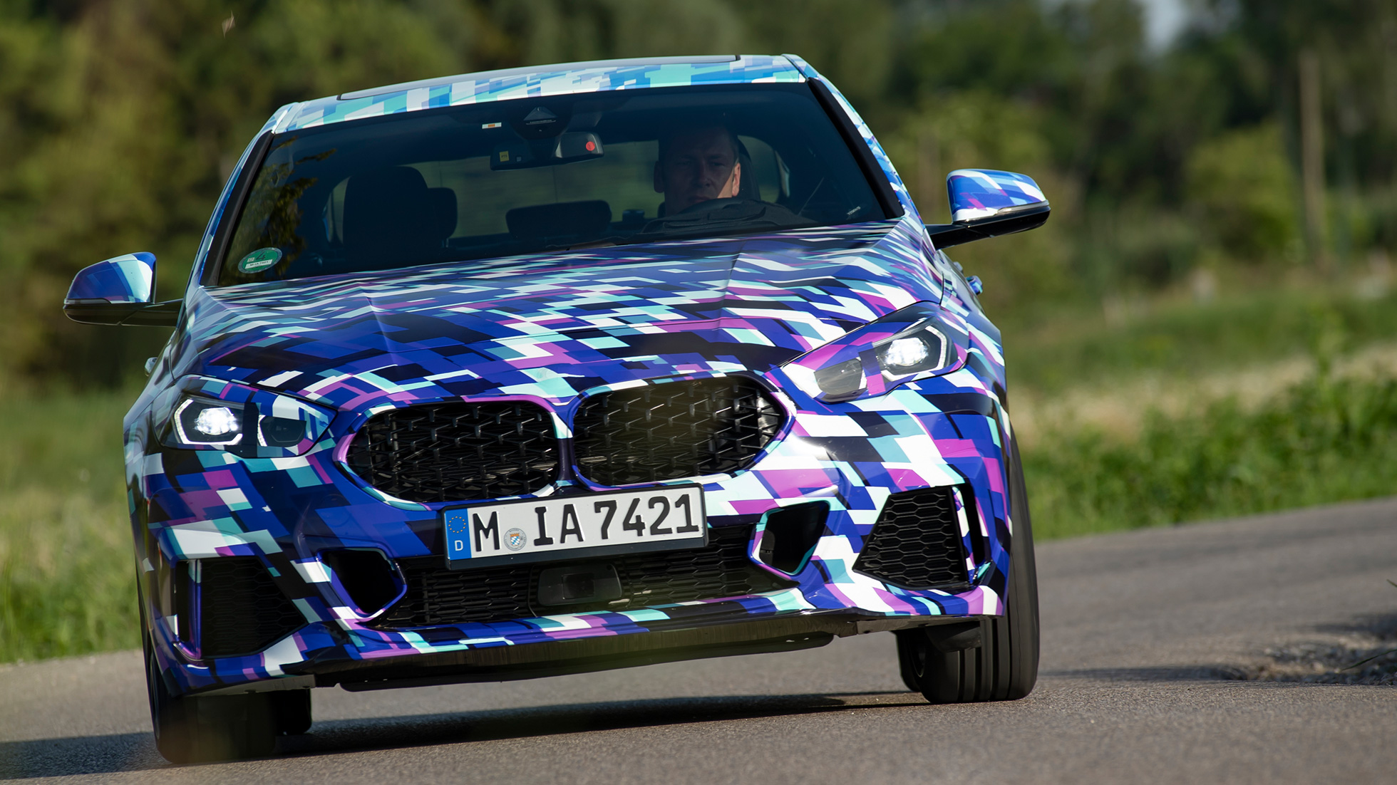 BMW 2. sērijas Gran Coupé priekšpuse BMW 2. sērijas Gran Coupé F44 2020 maskētais prototips skatā no priekšpuses