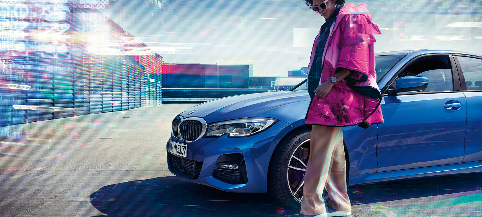 Trīs ceturtdaļu priekšpuse skats, BMW 3.sērijas Sedan, BMW 330i Sedan, G20 BMW 3. sērijas Sedan 330i Sedan, G20, metāliska Portimao Blue krāsa, trīs ceturtdaļu priekšpuses skats