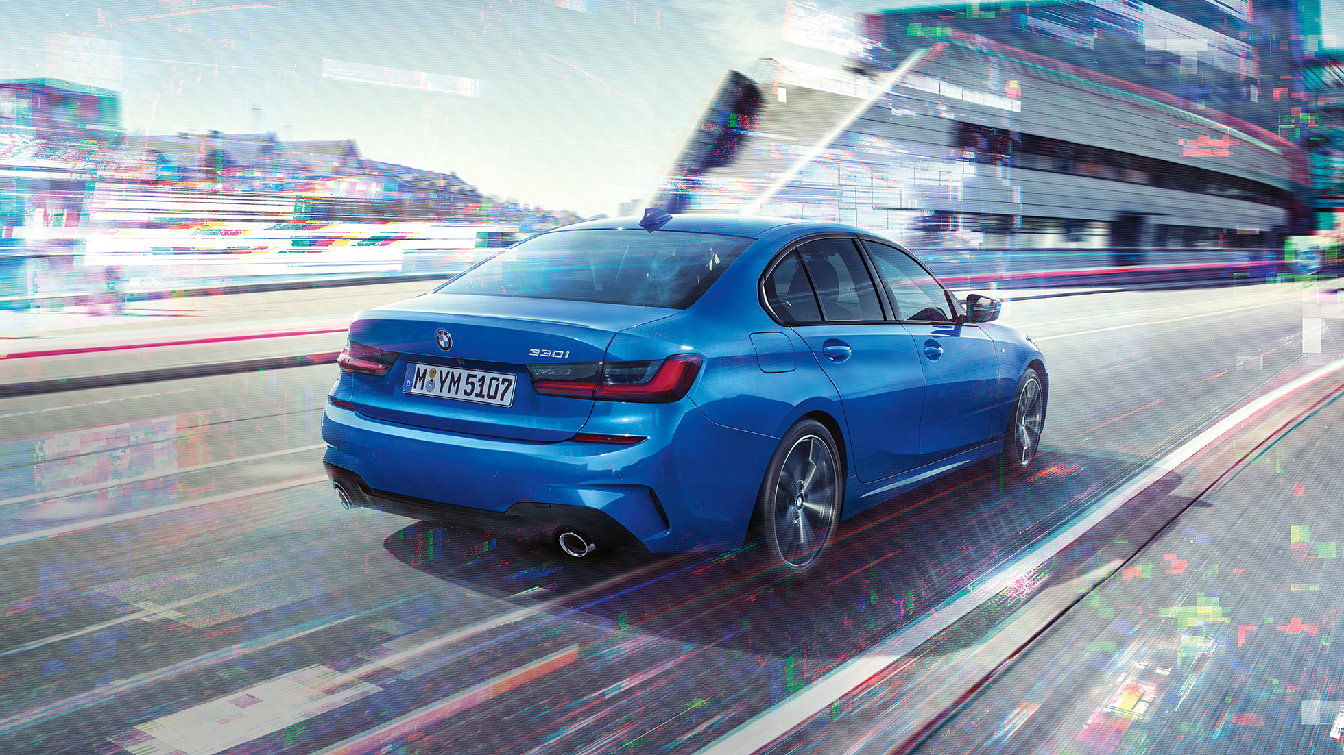 BMW 3. sērijas Sedan, skats no aizmugures BMW 3. sērijas Sedan trīs ceturtdaļu skats no aizmugures dienas braucienā pa pilsētu.