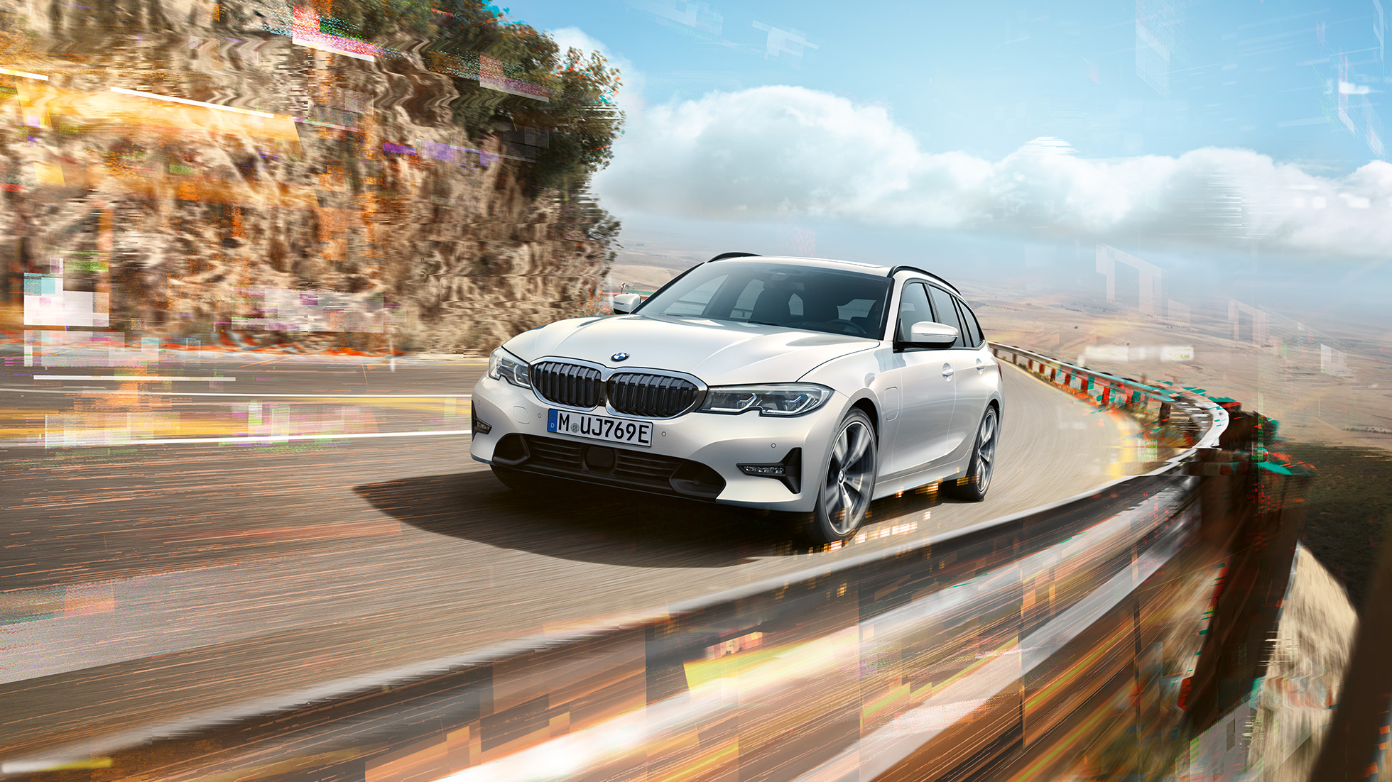 BMW 3. sērijas Touring, BMW 330e hibrīdauto BMW 3. sērijas Touring, BMW 330e hibrīdauto uz tilta