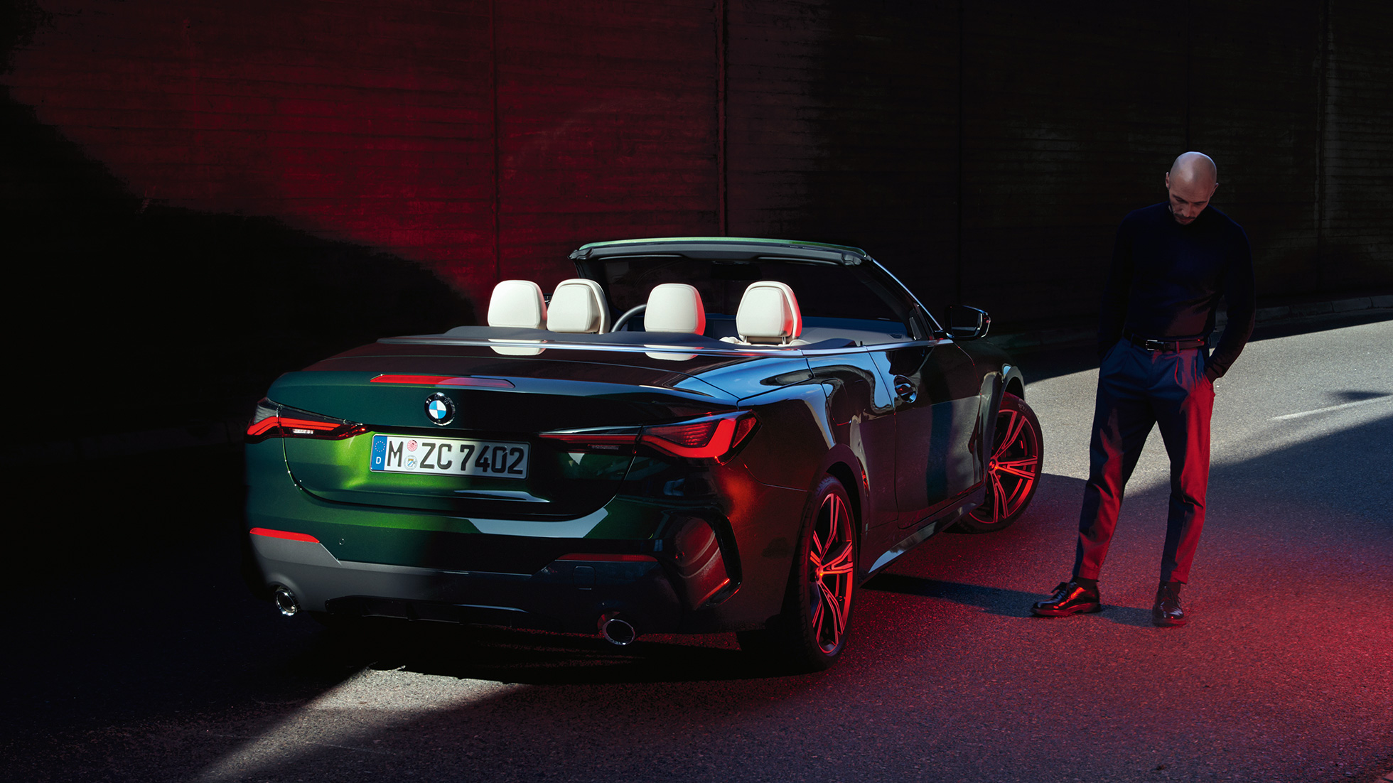 Trīs ceturtdaļu aizmugures skats ar aizmugurējiem lukturiem, BMW 4. sērijas Cabrio, G23, 2020 BMW 4. sērijas Cabrio, G23, 2020, metāliska Sanremo Green krāsa, trīs ceturtdaļu aizmugures skats ar aizmugurējiem lukturiem