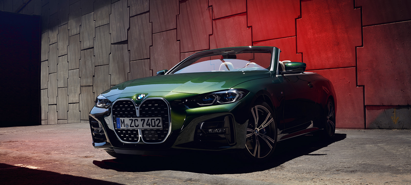 BMW 4. sērijas Cabrio, G23, 2020, metāliska Sanremo Green krāsa, trīs ceturtdaļu priekšpuses skats 