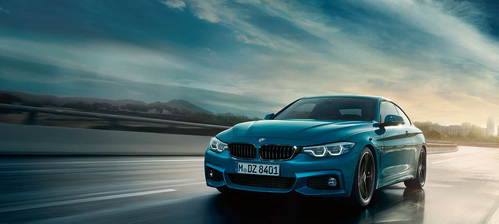 Skats uz BMW 4. sērijas Coupé braucienā Skats uz BMW 4. sērijas Coupé braucienā