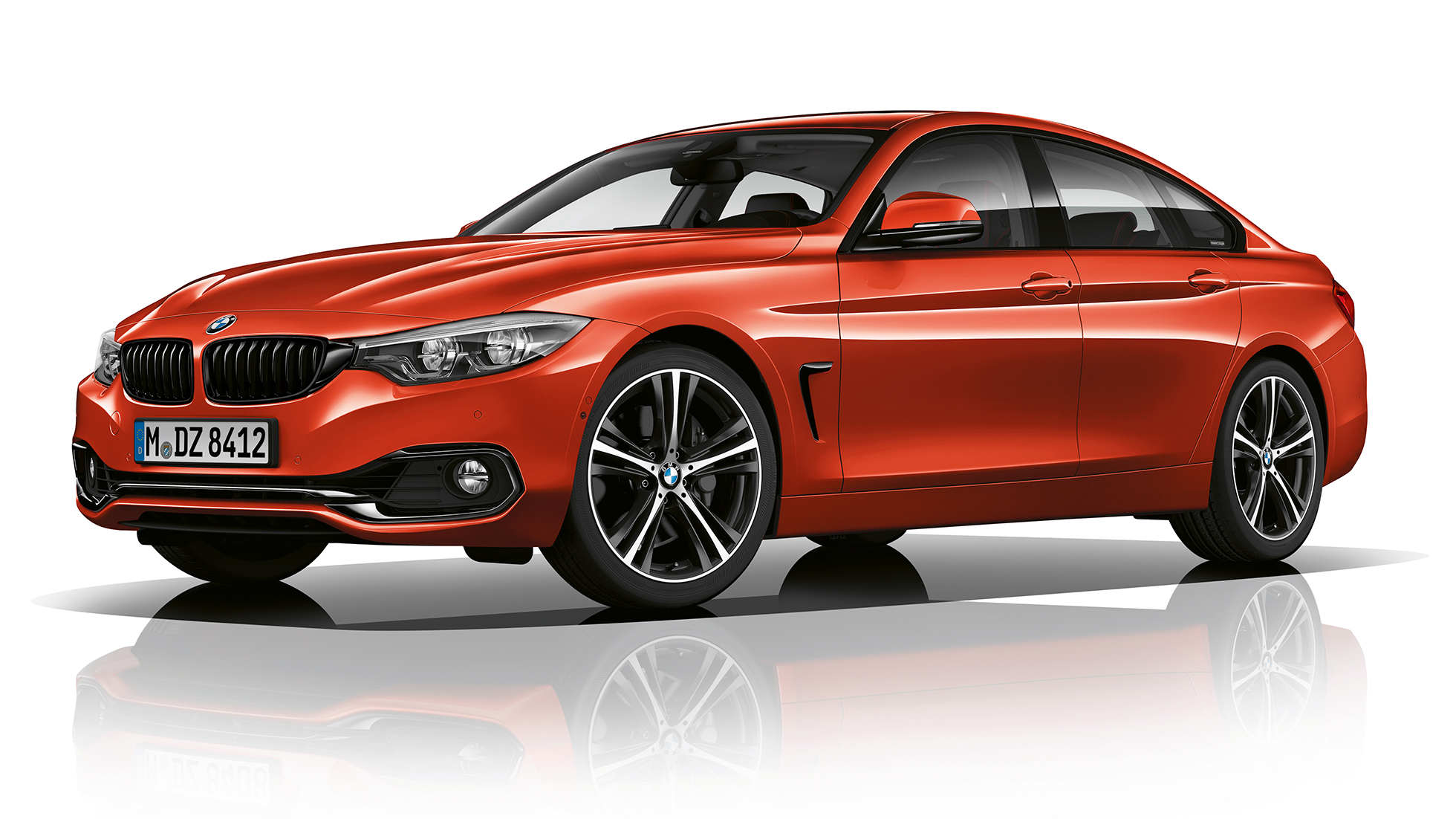 BMW 4. sērijas Gran Coupé, Sport Line modeļa trīs ceturtdaļu priekšējais skats BMW 4. sērijas Gran Coupé, Sport Line modeļa trīs ceturtdaļu priekšējais skats