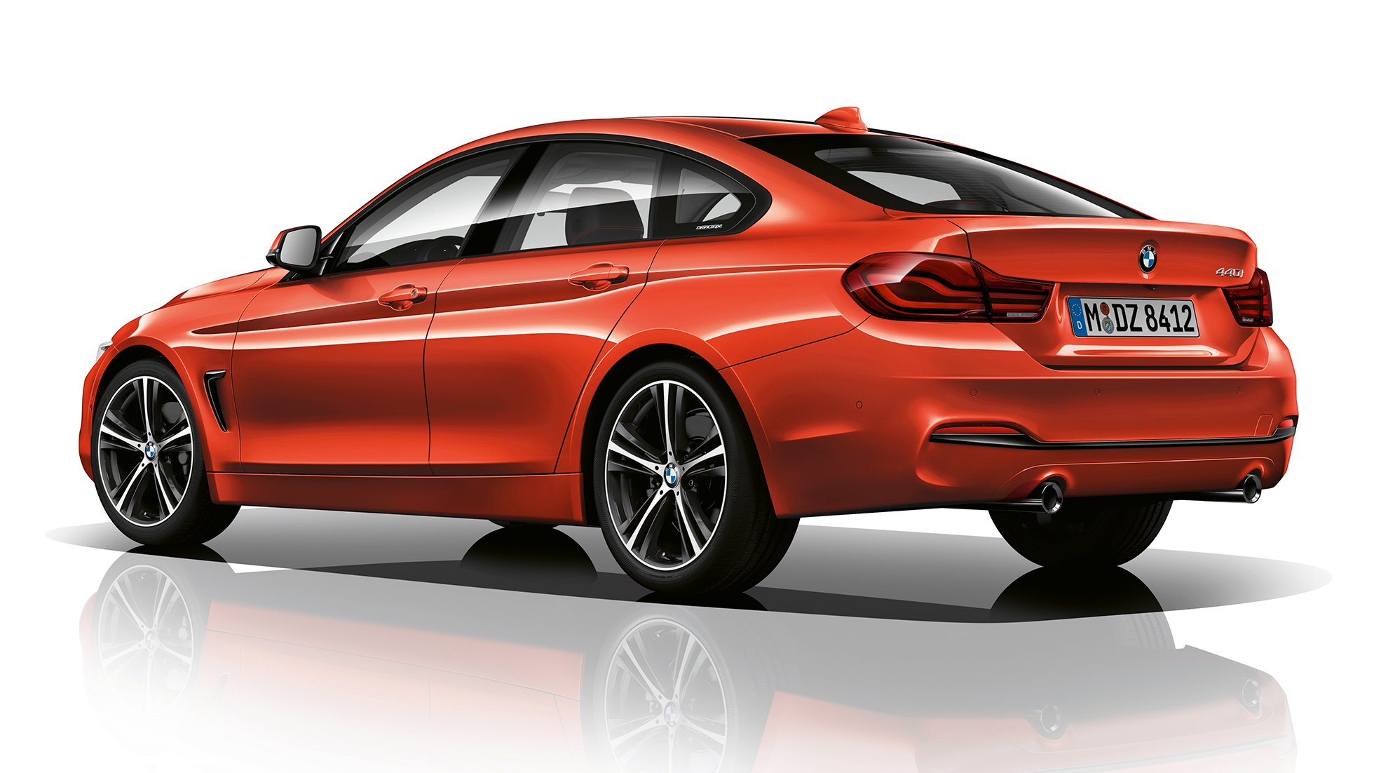 BMW 4. sērijas Gran Coupé, Sport Line modeļa trīs ceturtdaļu aizmugures skats BMW 4. sērijas Gran Coupé, Sport Line modeļa trīs ceturtdaļu aizmugures skats