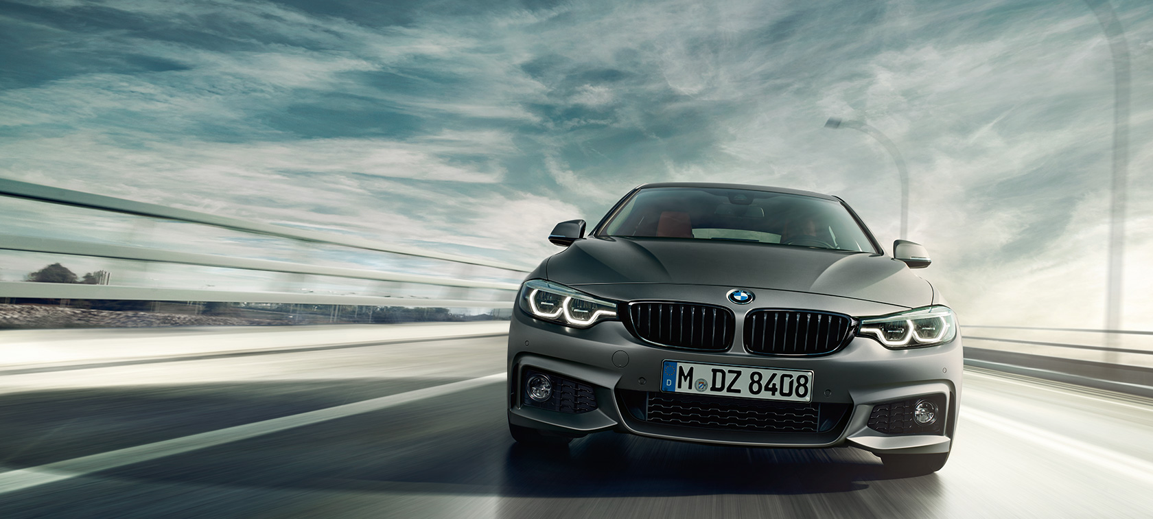 Skats uz BMW 4. sērijas Coupé braucienā Skats uz BMW 4. sērijas Coupé braucienā