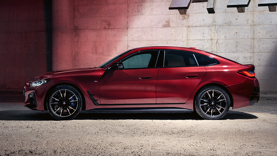 BMW 4. sērijas Gran Coupé, G26, BMW Individual metāliska Aventurine Red krāsa, sānskats BMW 4. sērijas Gran Coupé, G26, BMW Individual metāliska Aventurine Red krāsa, sānskats