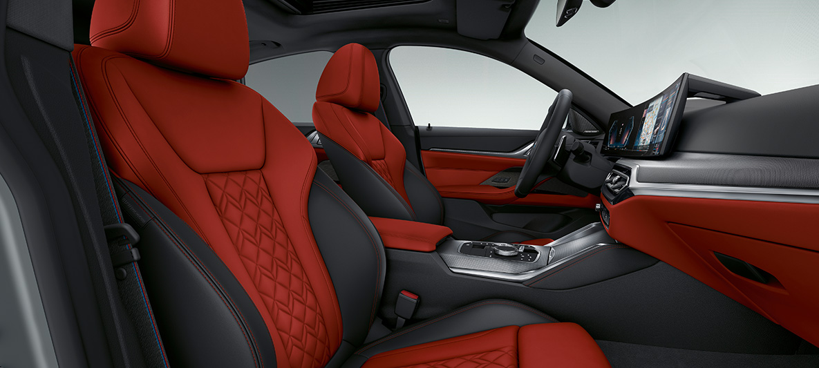 Merino ādas apdare, Fiona Red/Black krāsa, BMW 4. sērijas Gran Coupé, G26, 2021, salons BMW Individual paplašināta Merino ādas apdare, Fiona Red/Black krāsa, BMW 4. sērijas Gran Coupé, G26, 2021, salons, kokpits