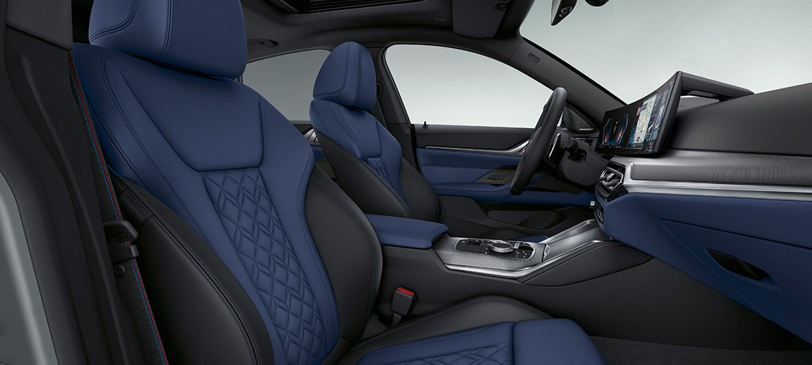 Merino ādas apdare, Fjord Blue/Black krāsa, BMW 4. sērijas Gran Coupé, G26, 2021, salons BMW Individual paplašināta Merino ādas apdare, Fjord Blue/Black krāsa, BMW 4. sērijas Gran Coupé, G26, 2021, salons, kokpits