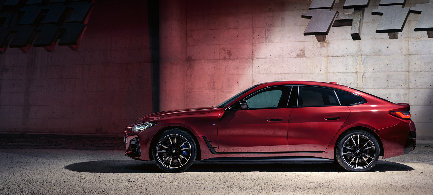 BMW 4. sērijas Gran Coupé, G26, BMW Individual metāliska Aventurine Red krāsa