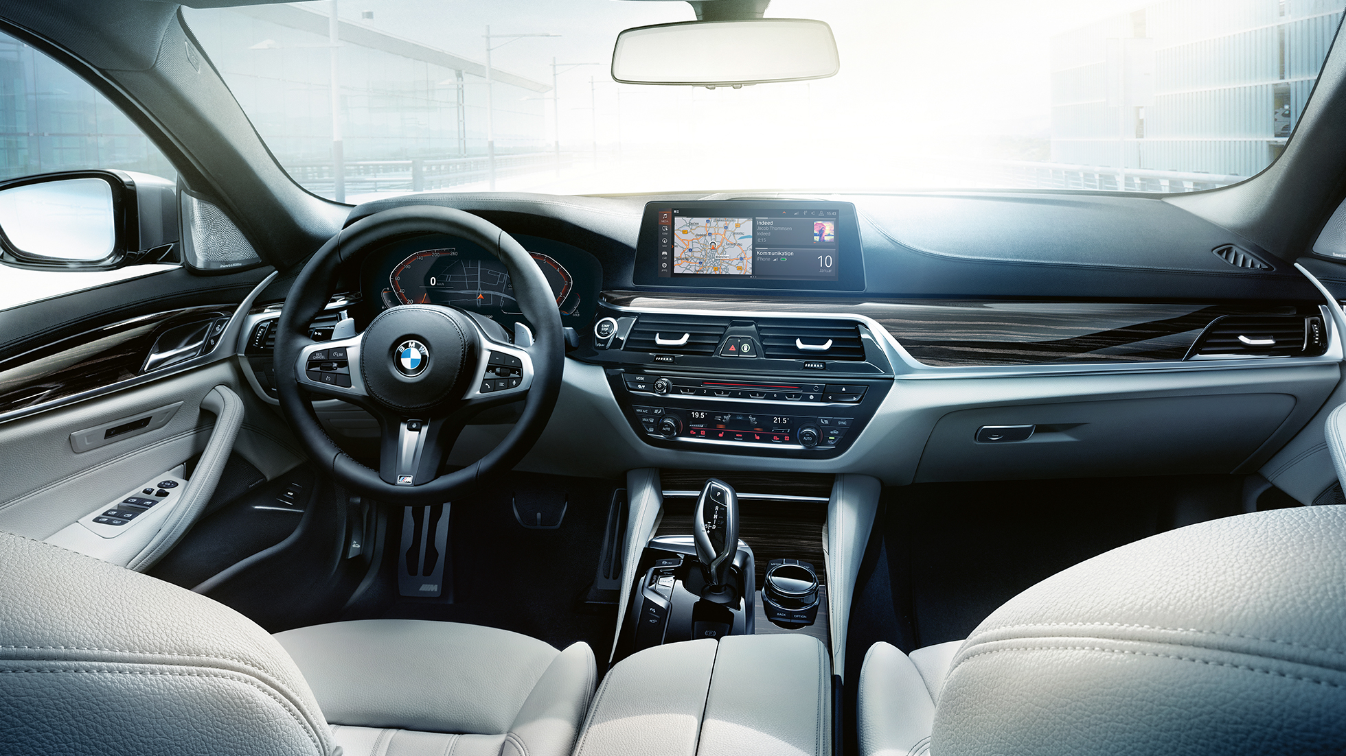 Stūre, BMW 5. sērijas Sedan Salons, stūre, BMW 5. sērijas Sedan pamatinformācija, 540i Sedan G30, metāliska Bluestone krāsa, priekšpuses skats