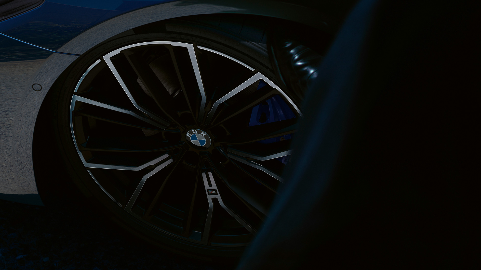 M vieglmetāla disks, Y-spoke 846 M stils, BMW 5. sērijas Sedan, G30 M vieglmetāla disks, Y 846 M, BMW 5. sērijas Sedan, G30, atjaunināts, 2020, Phytonic Blue krāsa, tuvplāns
