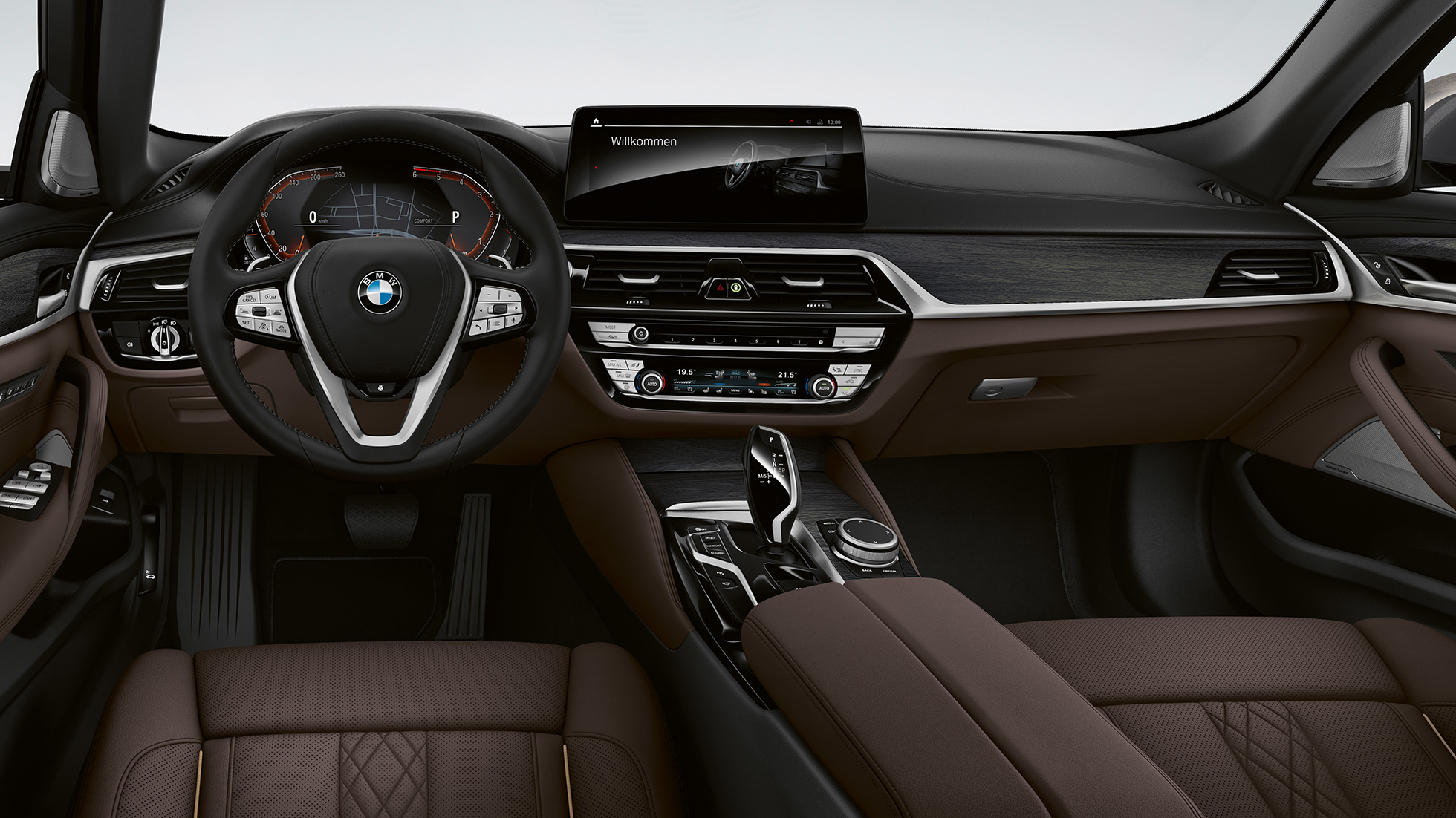 Kokpits, BMW 5. sērijas Sedan, G30, Luxury Line Kokpits, BMW 5. sērijas Sedan, 520d xDrive, G30, 2020, Luxury Line, ekskluzīva Nappa āda Mokka krāsā, ekskluzīvs šuvums ar kontrastējošām dekoratīvām maliņām