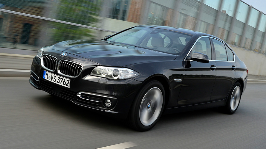 BMW 518d Sedan (F10 LCI), trīs ceturtdaļu sānskats, braucienā BMW 518d Sedan (F10 LCI), trīs ceturtdaļu sānskats, braucienā