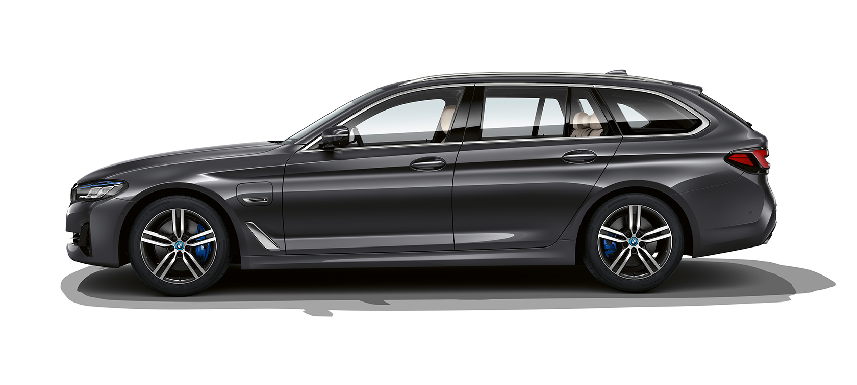 BMW 5. sērijas Touring G31, stāvošs automobilis BMW 5. sērijas Touring G31, atjaunināts, 2020, sānskats, stāvošs automobilis