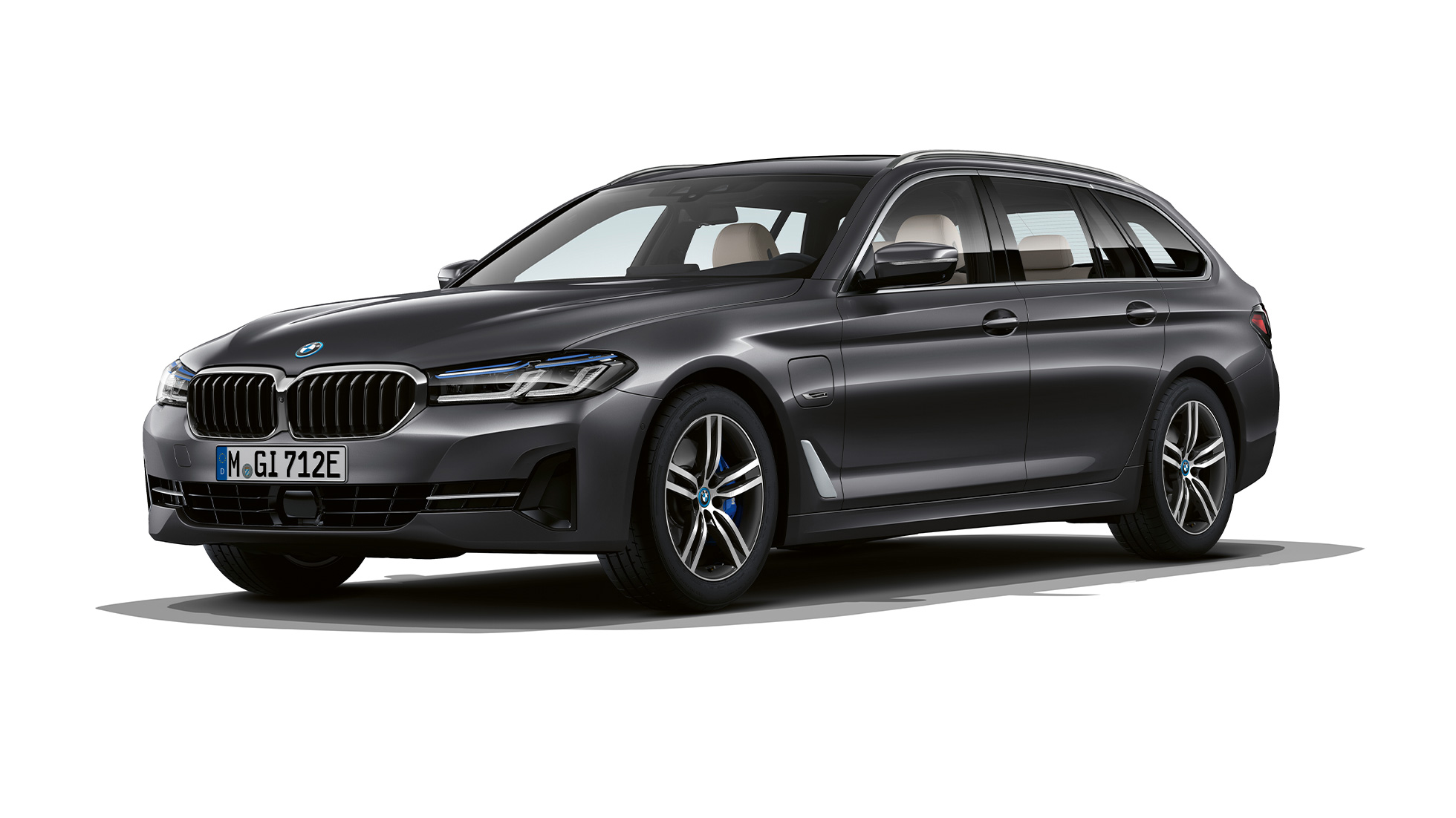 BMW 5. sērijas Touring 530i G31, 2020, pamata aprīkojums, priekšpuse BMW 5. sērijas Touring 530i G31, 2020, pamata aprīkojums Sophisto Grey krāsā, trīs ceturtdaļu priekšpuses skats