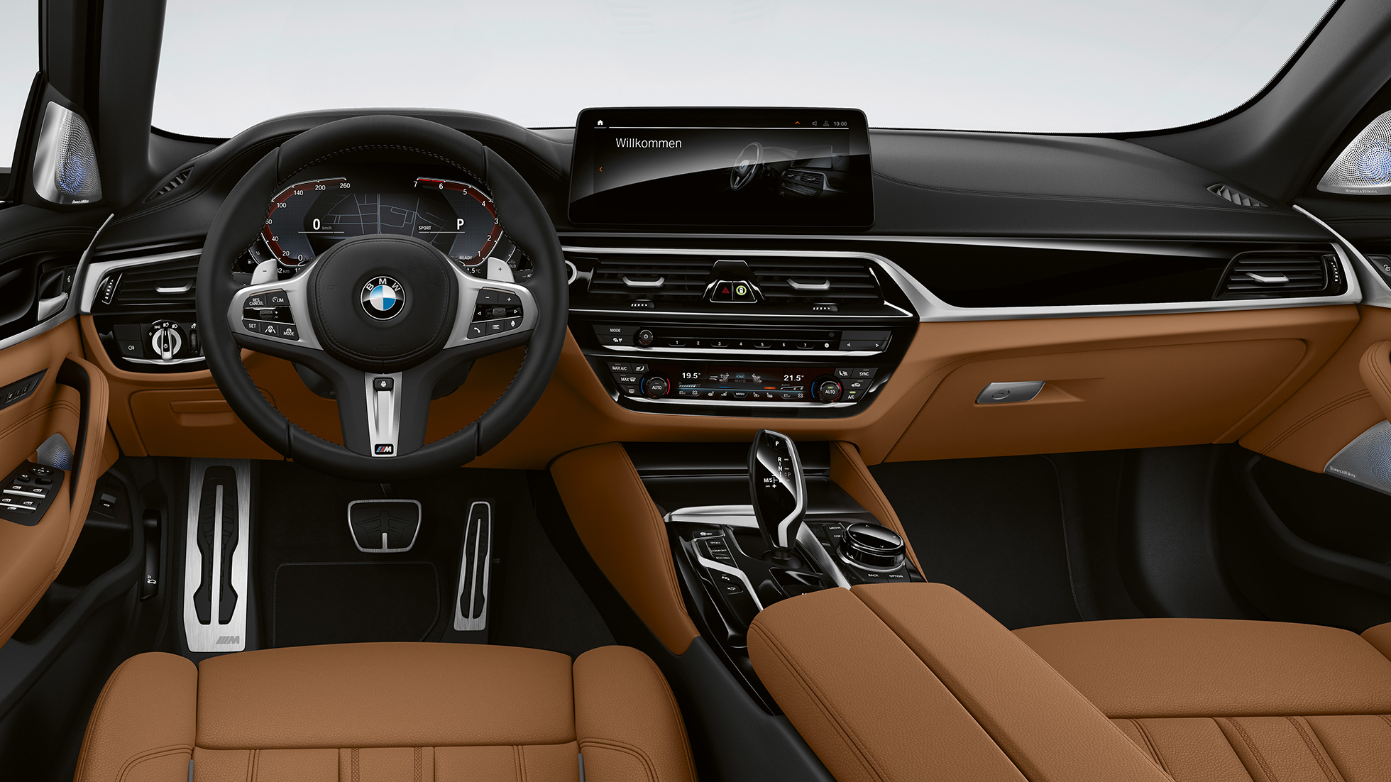 Kokpits, BMW 5. sērijas Touring G31, M sporta pakotne Kokpits, BMW 5. sērijas Touring 530e G31, 2020, M sporta pakotne, Dakota āda Cognac krāsā, ekskluzīvs šuvums ar kontrastējošām dekoratīvām maliņām, salons