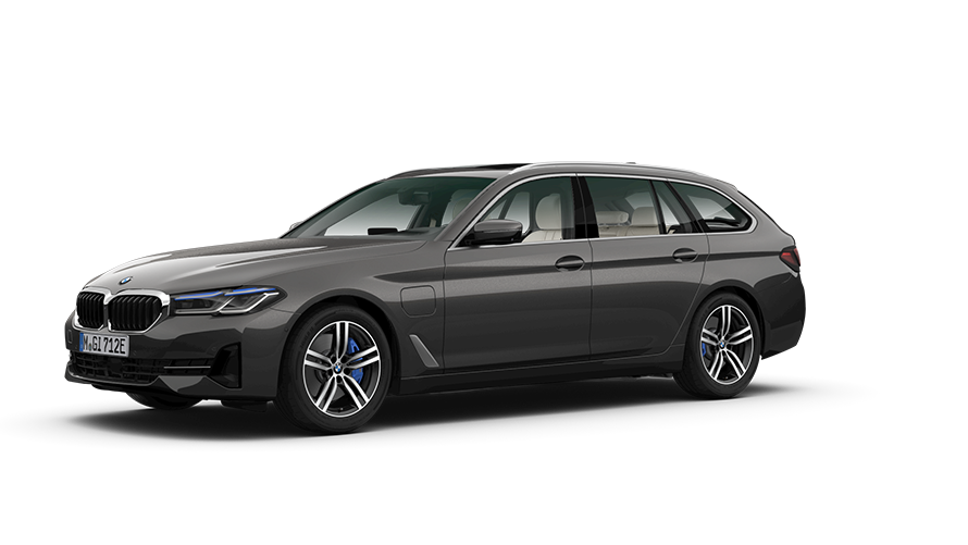 BMW 5. sērijas Touring uzlādējami hibrīdauto (G31), trīs ceturtdaļu priekšpuses skats, stāvošs automobilis BMW 5. sērijas Touring uzlādējami hibrīdauto (G31), trīs ceturtdaļu priekšpuses skats, stāvošs automobilis