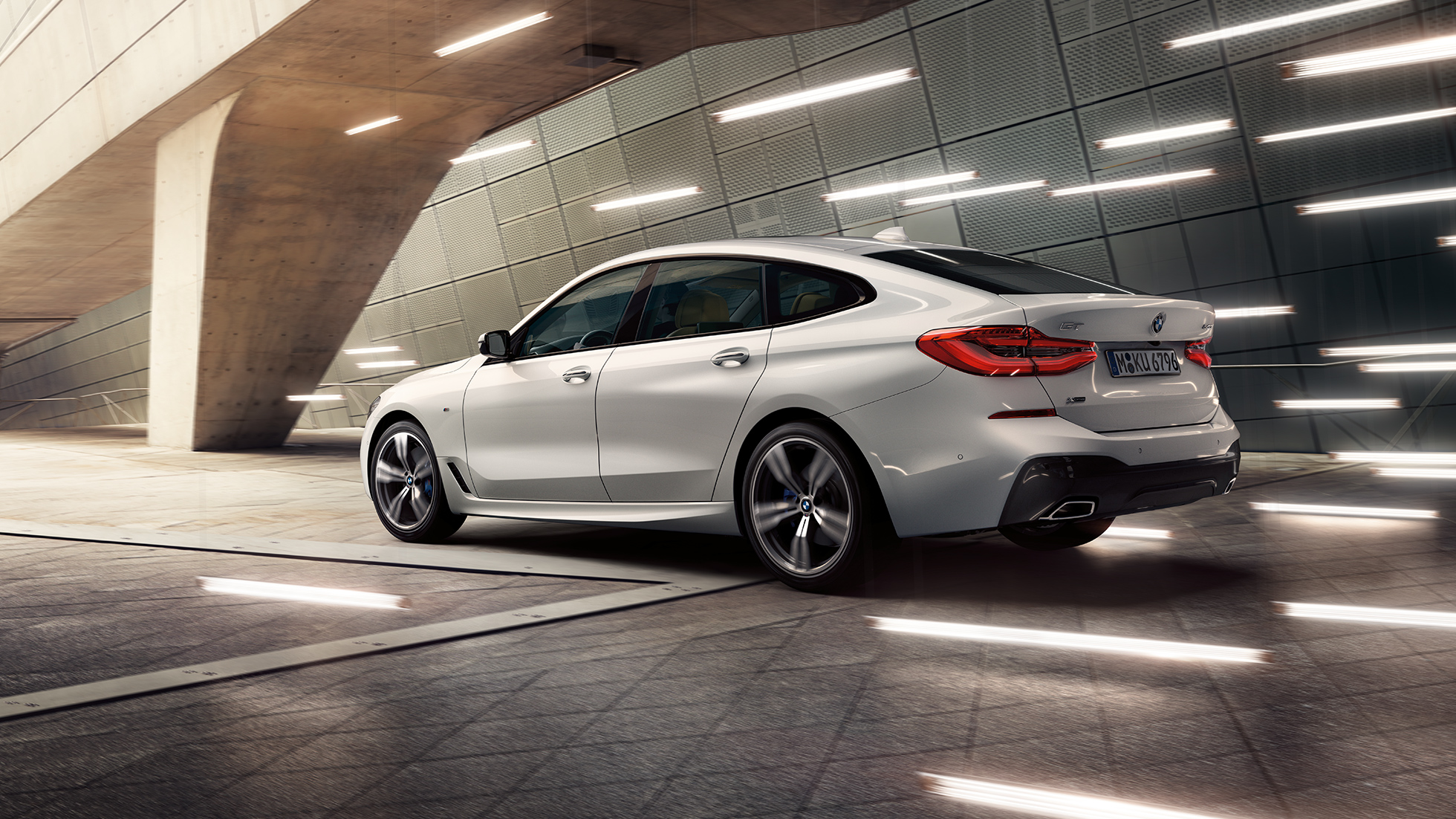 BMW 6. sērijas Gran Turismo, G32, trīs ceturtdaļu skats no aizmugures BMW 6. sērijas Gran Turismo, G32, 2017, metāliska Mineral White krāsa, trīs ceturtdaļu skats no aizmugures