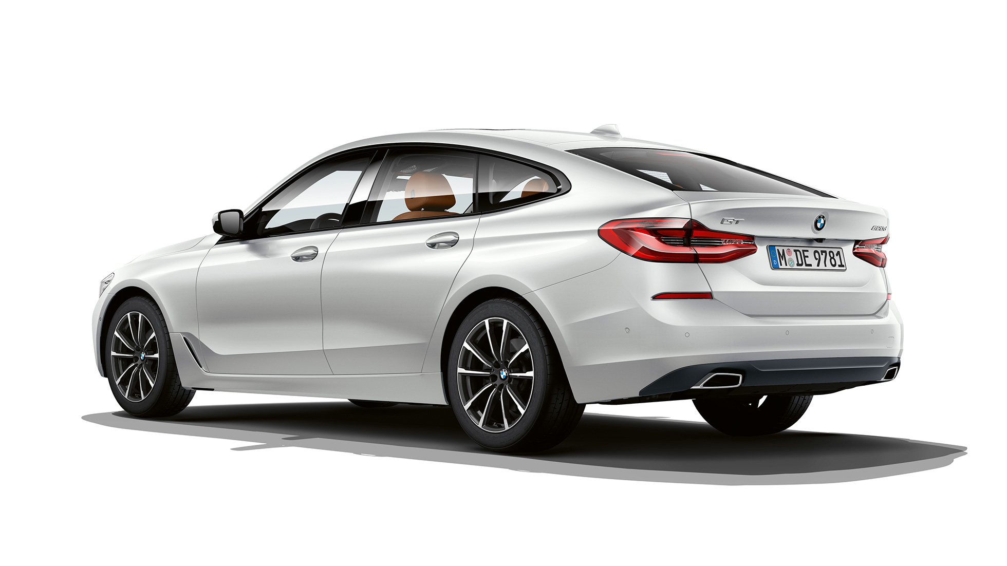 Aizmugure, BMW 6. sērijas Gran Turismo, pamata aprīkojums, G32, 2020 BMW 6. sērijas Gran Turismo, G32, 620d, 2020, pamata aprīkojums, metāliska Mineral White krāsa trīs ceturtdaļu aizmugures skats
