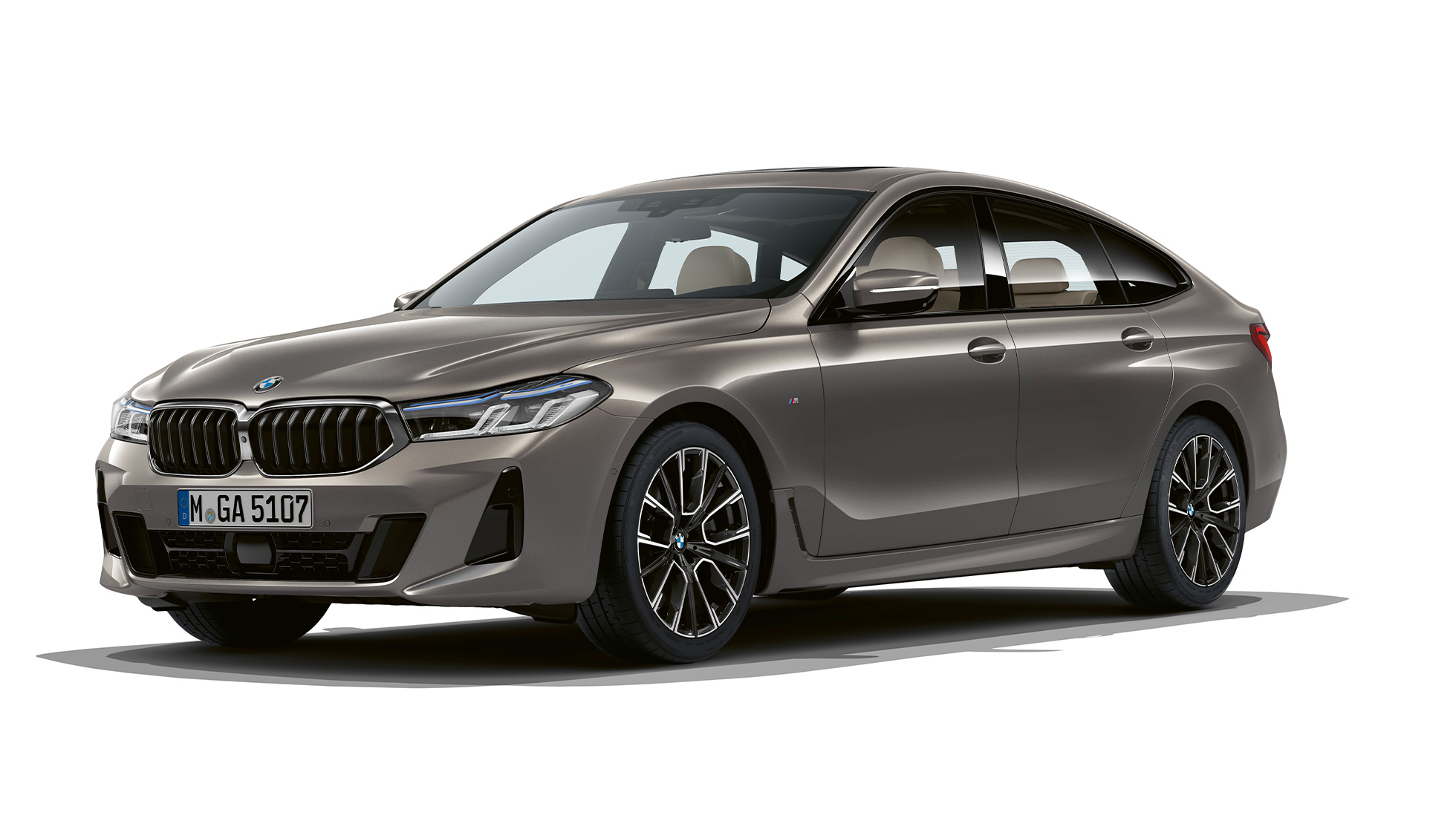 BMW 6. sērijas Gran Turismo, M sporta pakotne, G32, 2020 BMW 6. sērijas Gran Turismo G32 640i xDrive, 2020, M sporta pakotne, Bernina Grey krāsa, Amber efekts trīs ceturtdaļu priekšpuses skats