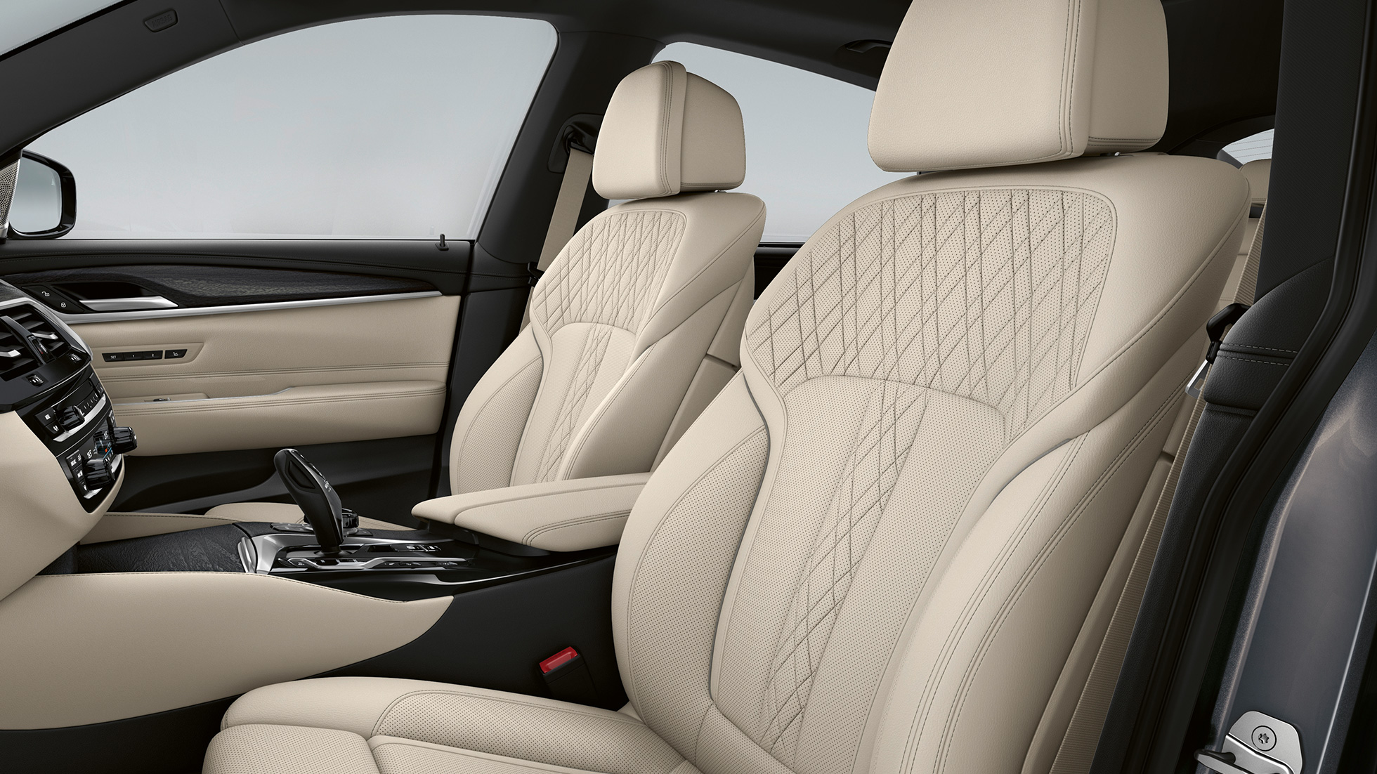 Apdare, BMW 6. sērijas Gran Turismo, M sporta pakotne, G32, 2020 Ekskluzīvas Nappa ādas apdare, Ivory White krāsa, BMW 6. sērijas Gran Turismo, G32, 640i, xDrive, 2020, M sporta pakotne, salons