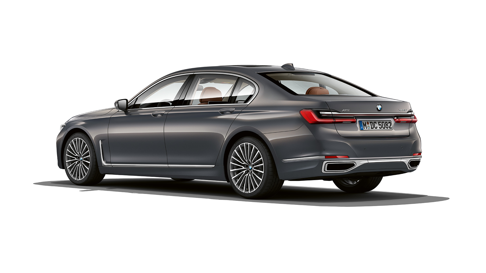 BMW 7. sērijas Sedan ar Pure Excellence dizaina virsbūvI trīs ceturtdaļu skatā no aizmugures Pelēks BMW 7. sērijas Sedan ar Pure Excellence dizaina virsbūvI trīs ceturtdaļu skatā no aizmugures