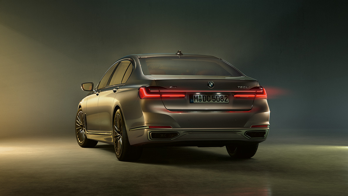 BMW 7. sērijas Sedan, G11, G12, 2019, aizmugurējie lukturi BMW 7. sērijas Sedan G11, G12, 2019, Bernina Grey Amber Effect krāsā skatā no aizmugures, aizmugurējie lukturi