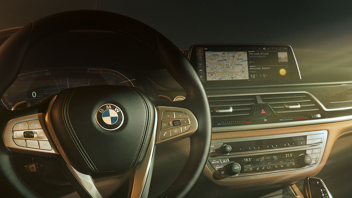 BMW 7. sērijas Sedan G11, G12, 2019, BMW attālā programmatūras jaunināšana BMW 7. sērijas Sedan G11, G12, 2019, kokpita tuvplāns, BMW attālā programmatūras jaunināšana
