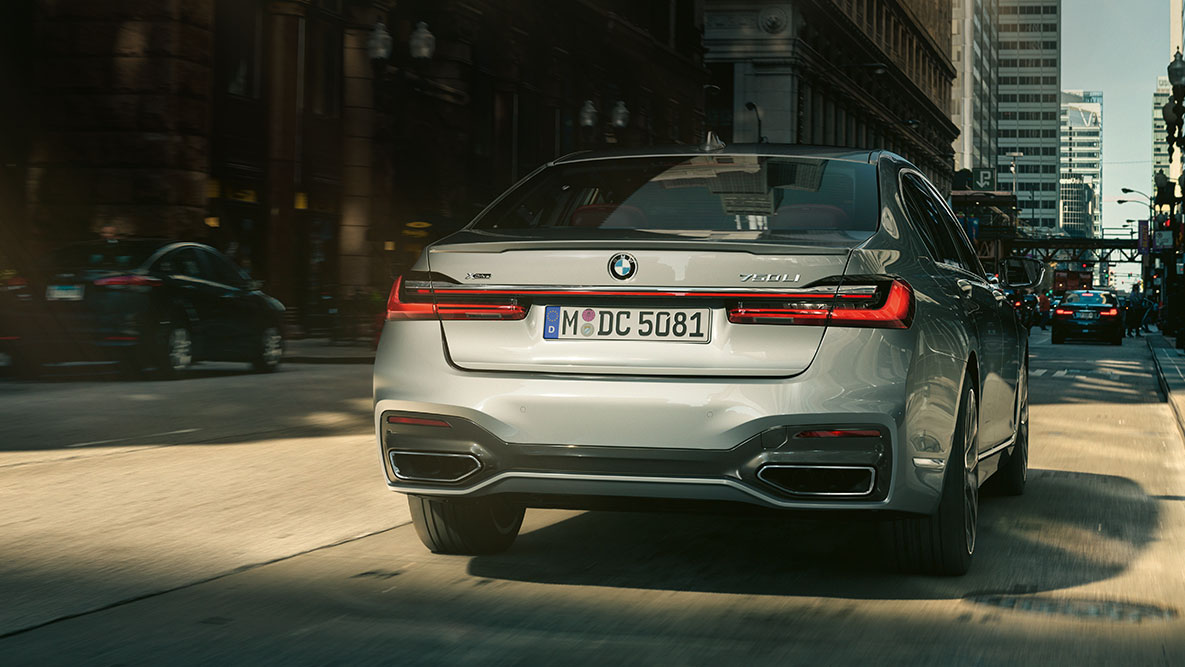 BMW 7. sērijas Sedan G11, G12, 2019, atpakaļgaitas asistents BMW 7. sērijas Sedan G11, G12, 2019, skats no aizmugures, atpakaļgaitas asistents