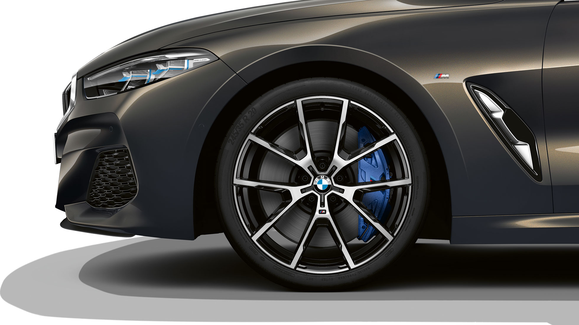 BMW M850i xDrive, metāliskā Dravit Grey krāsā, 20 collu vieglmetāla diski ar Y-spoke 728 M stilu. BMW M850i xDrive, metāliskā Dravit Grey krāsā, 20 collu vieglmetāla diski ar Y-spoke 728 M stilu.