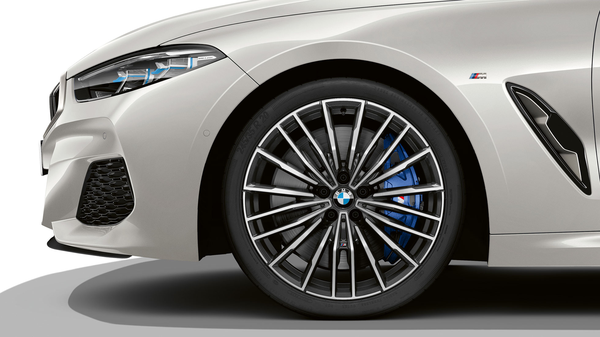 BMW M850i xDrive, metāliskā Mineral White krāsā, BMW Individual paplašinātā Merino ādas apdare, Cognac krāsā. BMW M850i xDrive, metāliskā Mineral White krāsā, BMW Individual paplašinātā Merino ādas apdare, Cognac krāsā.
