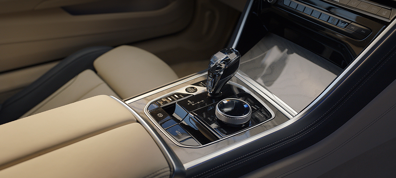 Jaunais BMW 8. sērijas Cabrio G14, LCI, atjaunināts, 2022, salona dizaina akcentu video Jaunais BMW 8. sērijas Cabrio G14, LCI, atjaunināts, 2022, salona dizaina akcentu video