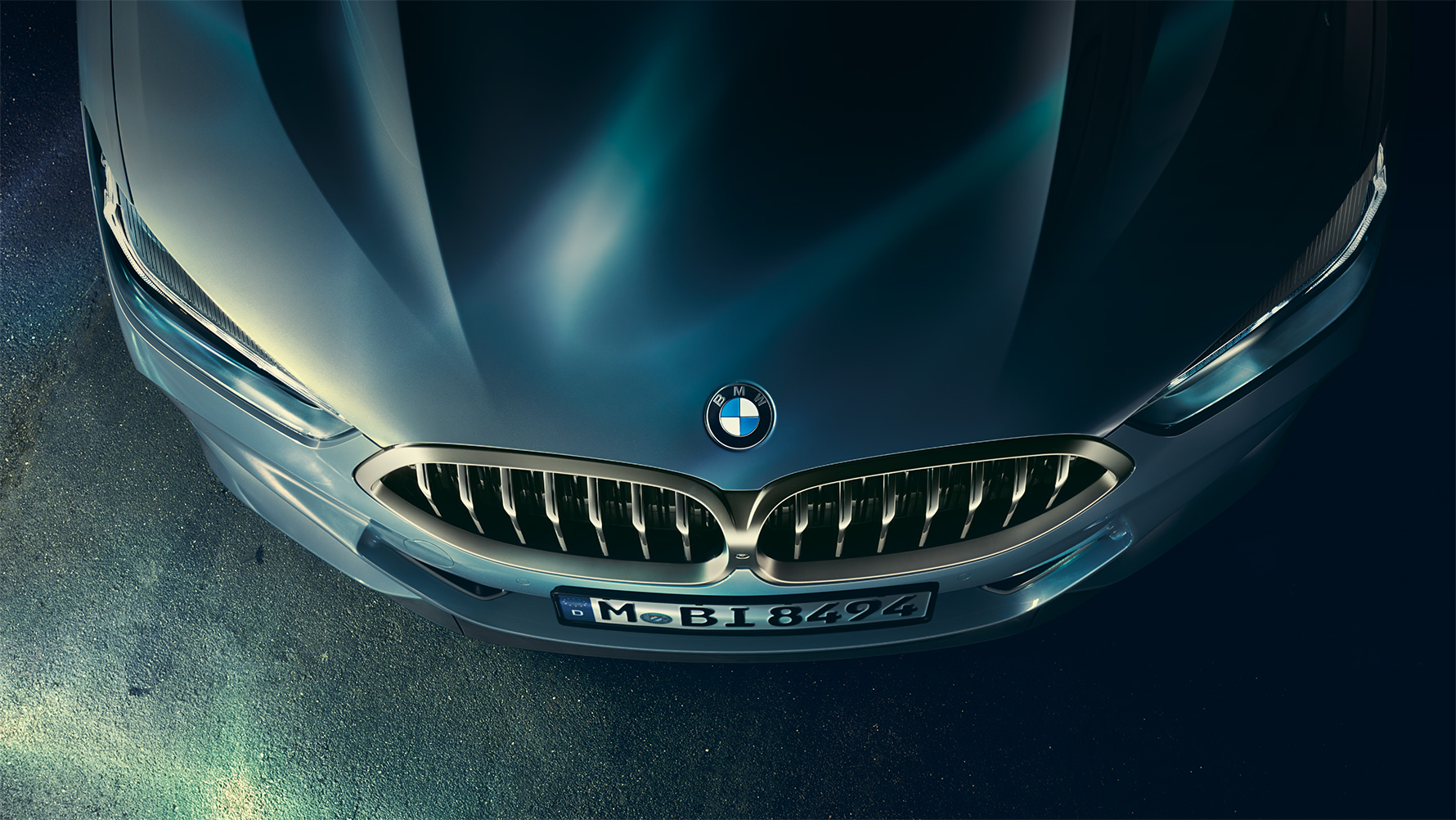 BMW 8. sērijas Coupé, dzinēja pārsegs BMW 8. sērijas Coupé dzinēja pārsega tuvplāns no augšpuses