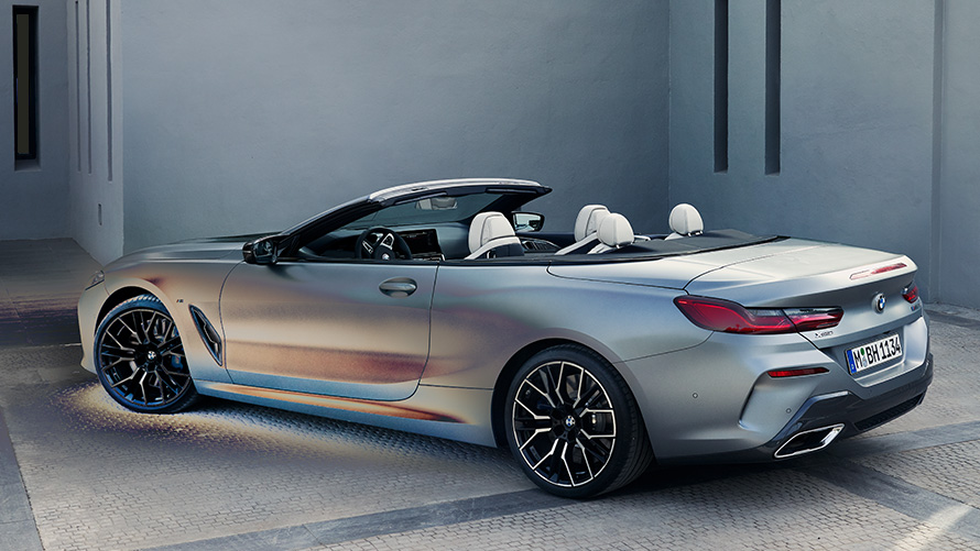 BMW 8. sērijas Cabrio (G14), trīs ceturtdaļu sānskats, stāvošs automobilis BMW 8. sērijas Cabrio (G14), trīs ceturtdaļu sānskats, stāvošs automobilis