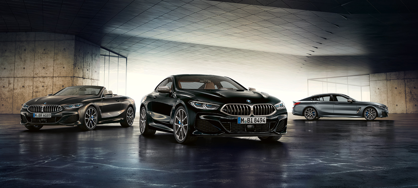 BMW 8. sērijas Coupé (G15), trīs ceturtdaļu priekšpuses skats, BMW 8. sērijas Cabrio (G14), trīs ceturtdaļu priekšpuses skats, BMW 8. sērijas Gran Coupé (G16), septiņu astotdaļu sānskats, visi automobiļi stāvoši BMW 8. sērijas Coupé (G15), trīs ceturtdaļu priekšpuses skats, BMW 8. sērijas Cabrio (G14), trīs ceturtdaļu priekšpuses skats, BMW 8. sērijas Gran Coupé (G16), septiņu astotdaļu sānskats, visi automobiļi stāvoši