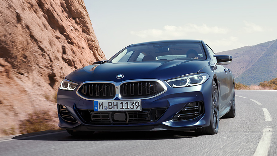 BMW 8. sērijas Gran Coupé (G16), trīs ceturtdaļu aizmugures skats, braucošs automobilis BMW 8. sērijas Gran Coupé (G16), trīs ceturtdaļu aizmugures skats, braucošs automobilis