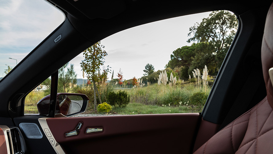 BMW iX i20, 2021, elektrisks SUV, ilgtspēja BMW iX i20, 2021, elektrisks SUV, Salons, Suite apdare, ilgtspēja
